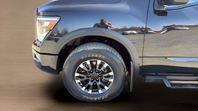 Used 2021 Nissan Titan PRO-4X w/ Pro-4x Convenience Package image 9