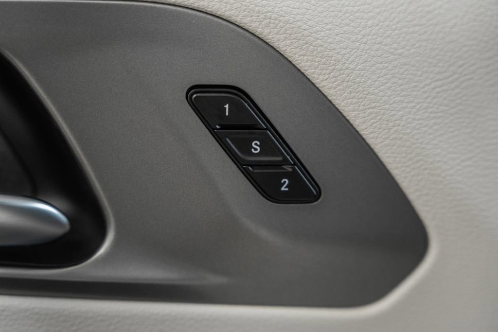 Certified 2024 Chrysler Pacifica Touring-L image 43
