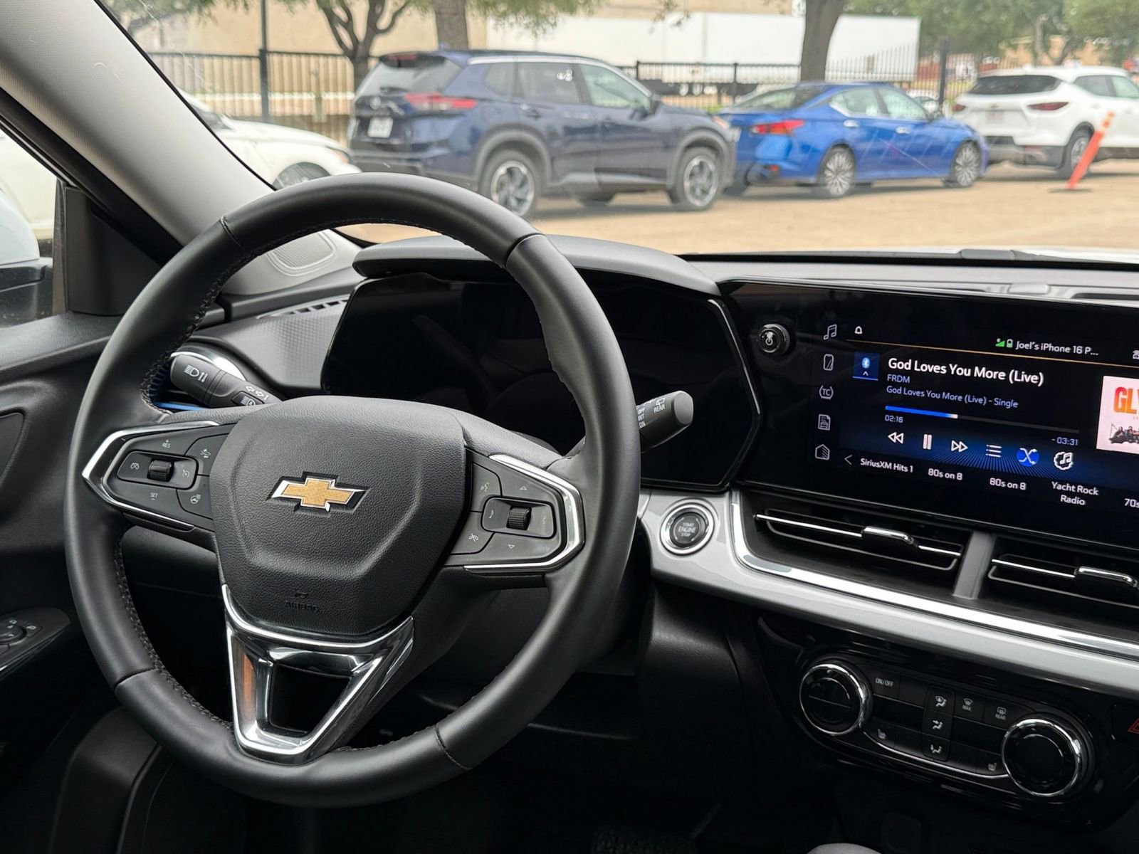 Used 2025 Chevrolet Trax LT w/ LT Convenience Package FWD image 35
