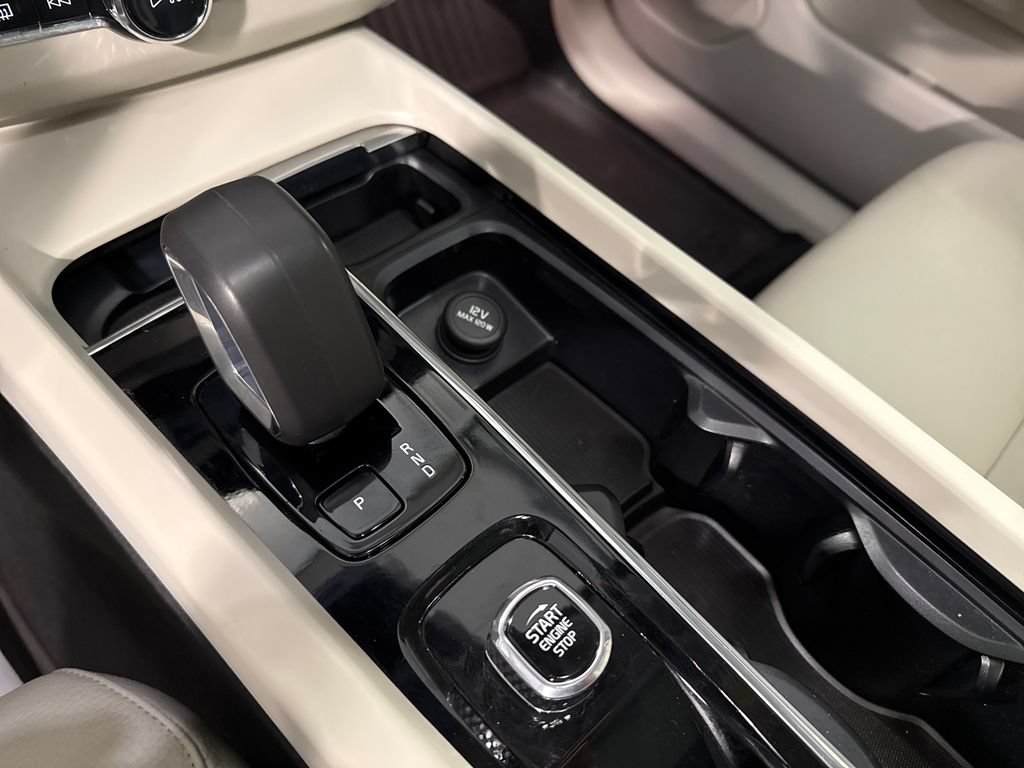 Certified 2024 Volvo XC60 B5 Plus w/ Protection Package Premier AWD/4WD image 18