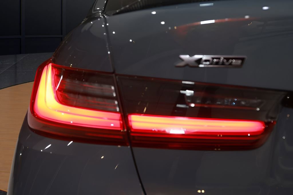 Used 2024 BMW M3 Competition w/ M Carbon Exterior Package image 40