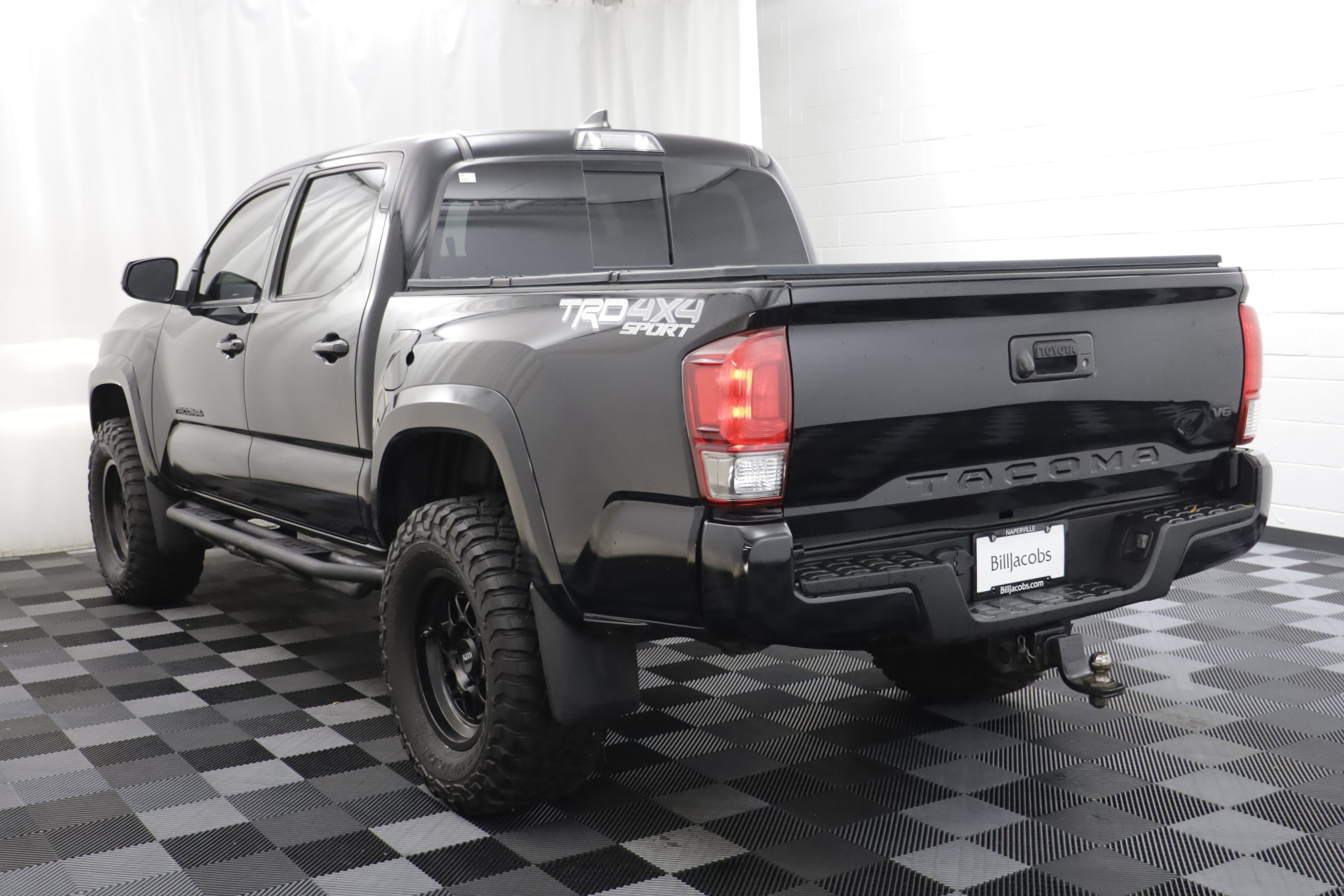 Used 2017 Toyota Tacoma TRD Sport w/ Tow Package (A/T) AWD/4WD image 15