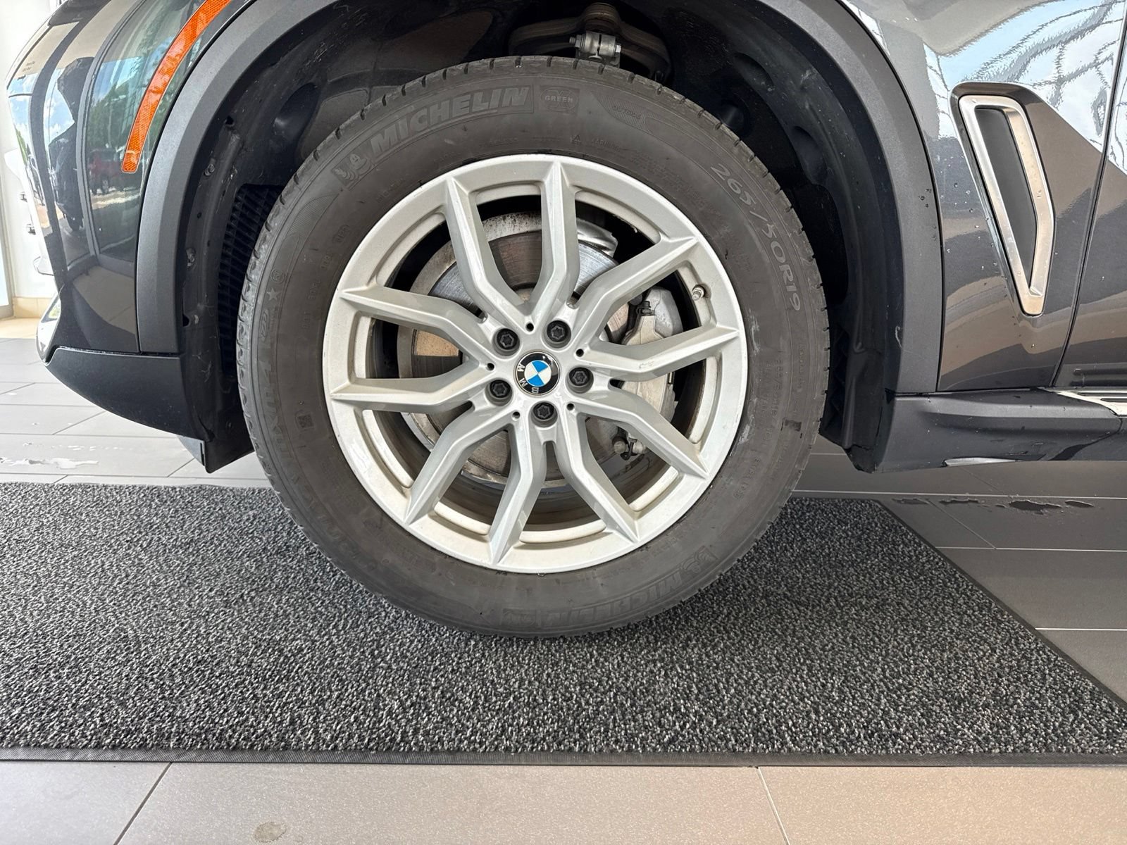 Used 2023 BMW X5 xDrive40i w/ Luxury Seating Package AWD/4WD image 10