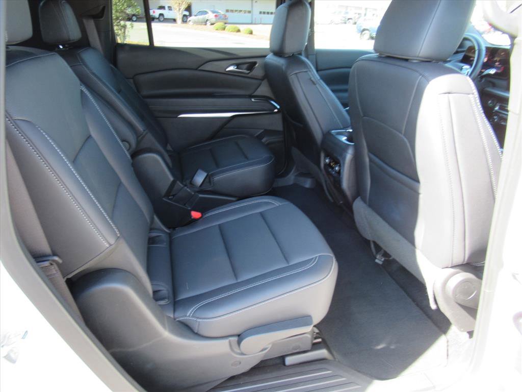 Used 2025 Chevrolet Traverse LT image 32