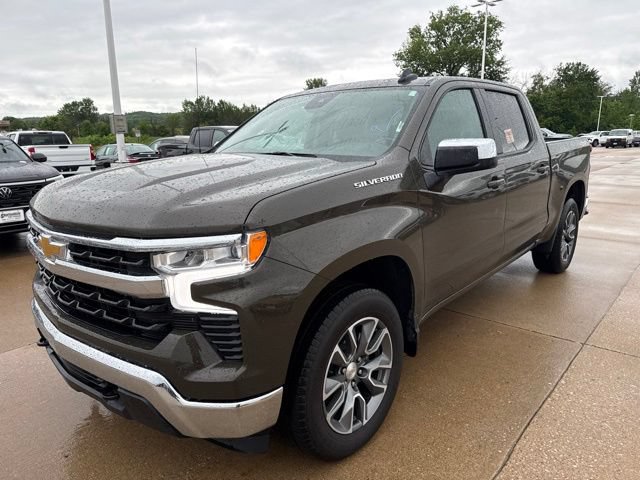 Used 2024 Chevrolet Silverado 1500 LT AWD/4WD image 7
