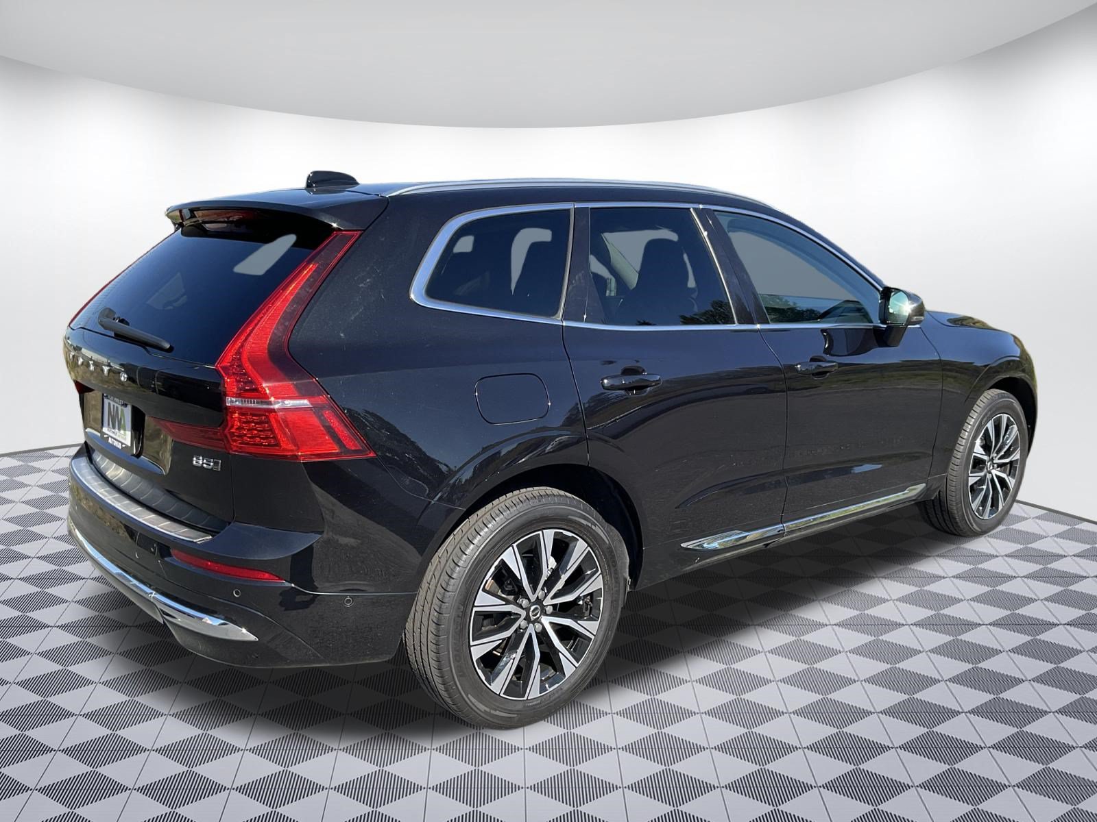 Used 2023 Volvo XC60 B5 Plus AWD/4WD image 3