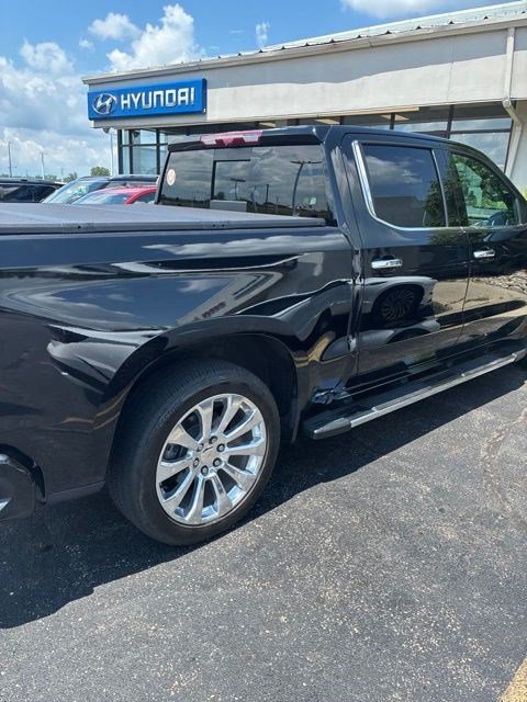 Used 2020 Chevrolet Silverado 1500 High Country w/ Technology Package AWD/4WD image 6