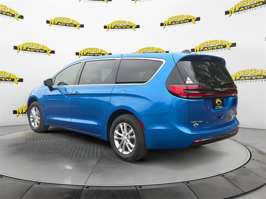 New 2026 Chrysler Pacifica Select image 3