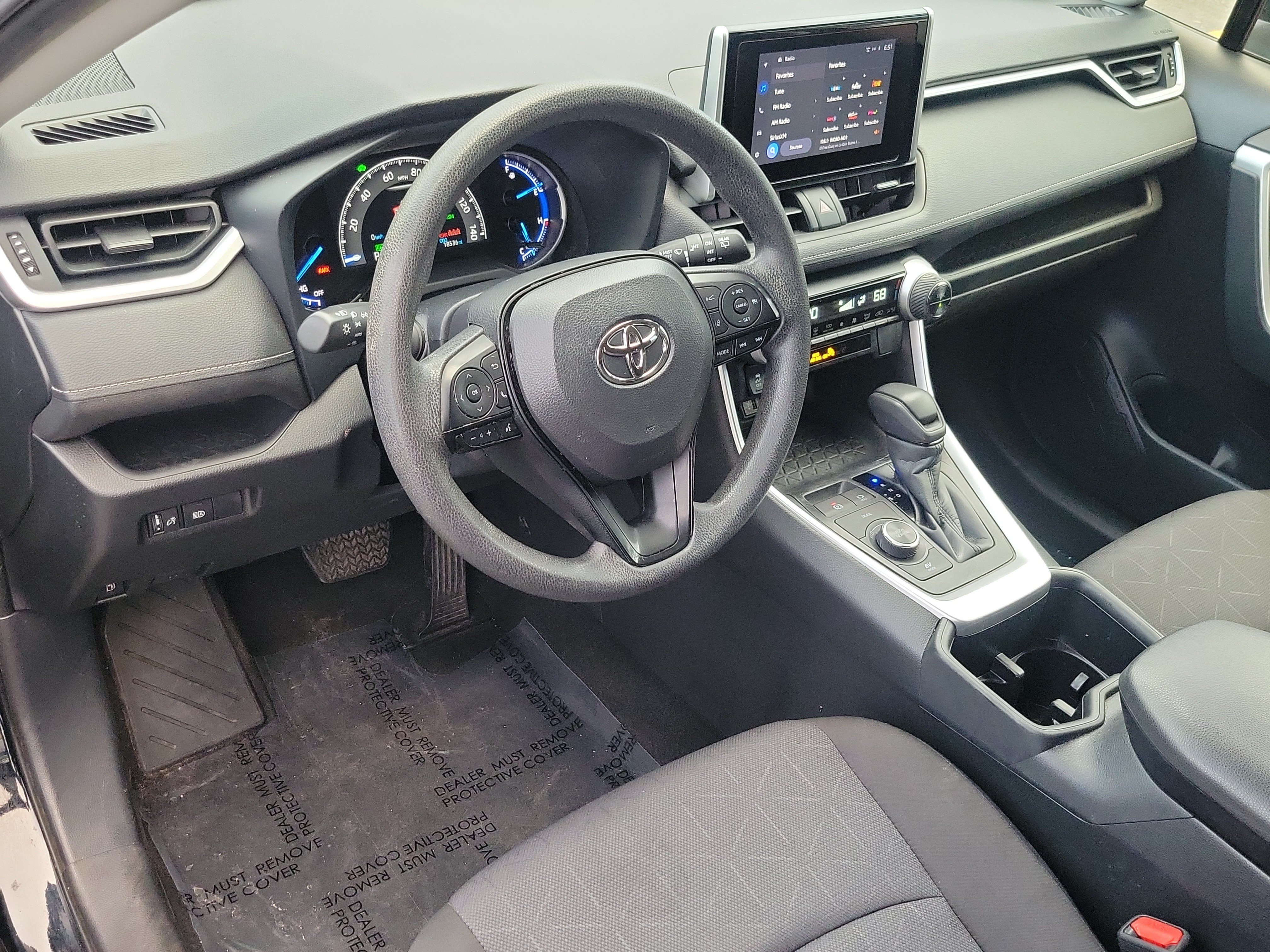 Used 2025 Toyota RAV4 XLE AWD/4WD image 17