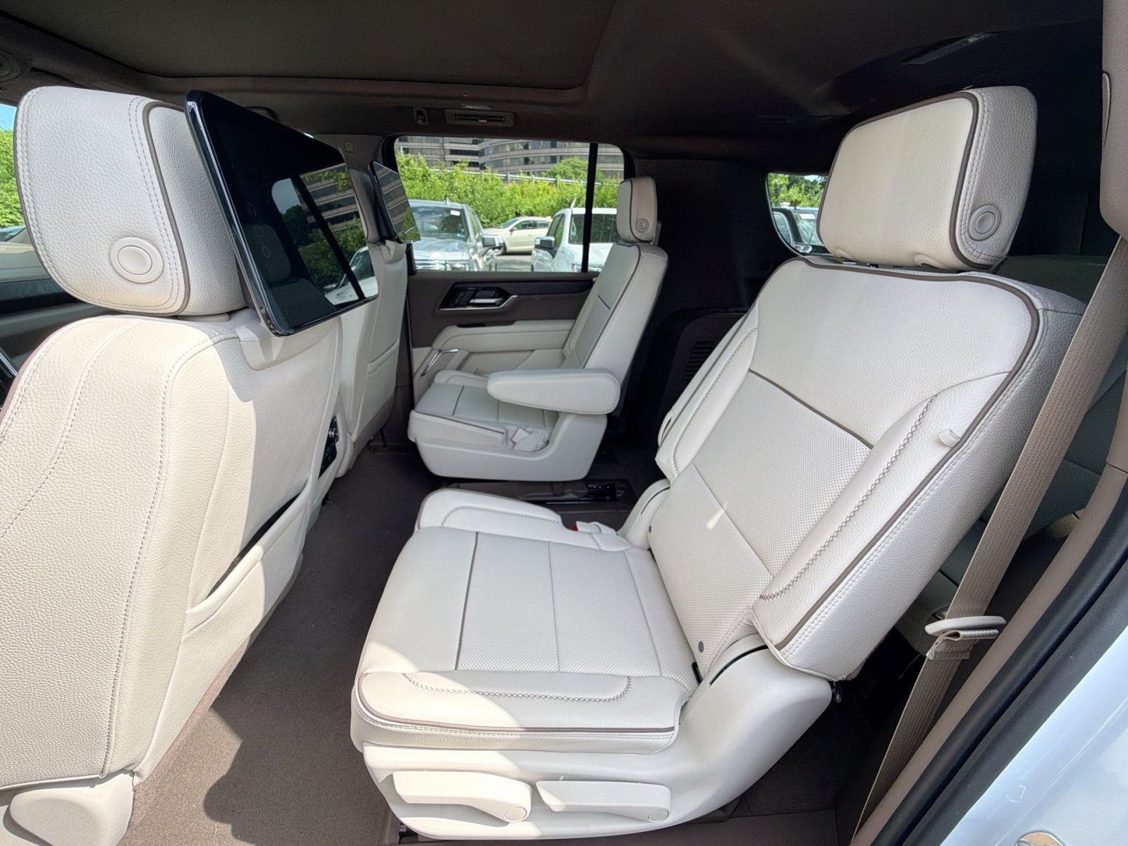 New 2026 GMC Yukon XL Denali w/ Denali Reserve Package AWD/4WD image 25
