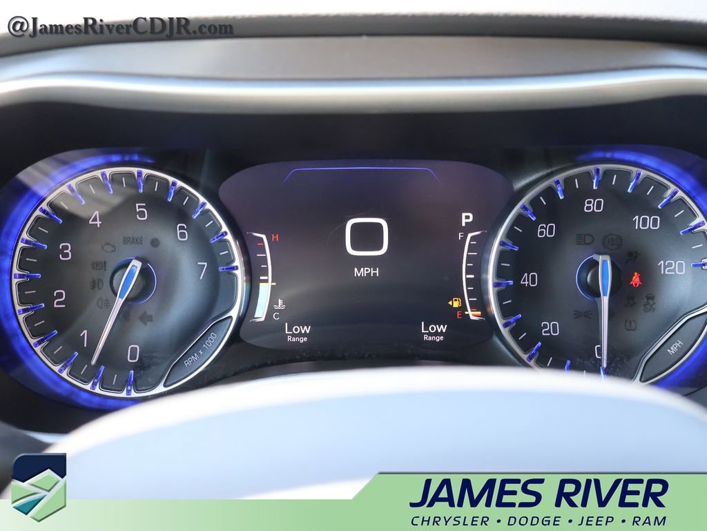 Used 2024 Chrysler Pacifica Touring-L FWD image 28