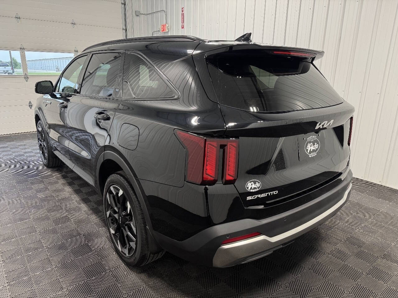 Used 2025 Kia Sorento EX AWD/4WD image 4