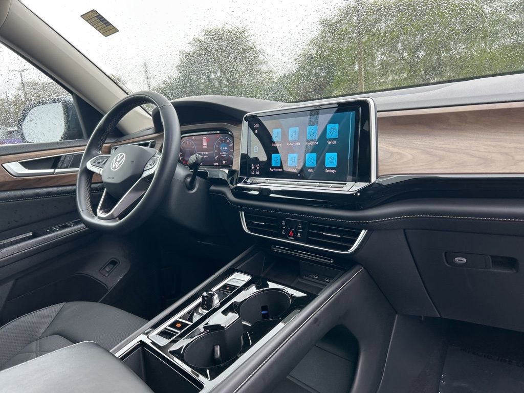 Used 2024 Volkswagen Atlas SE image 23