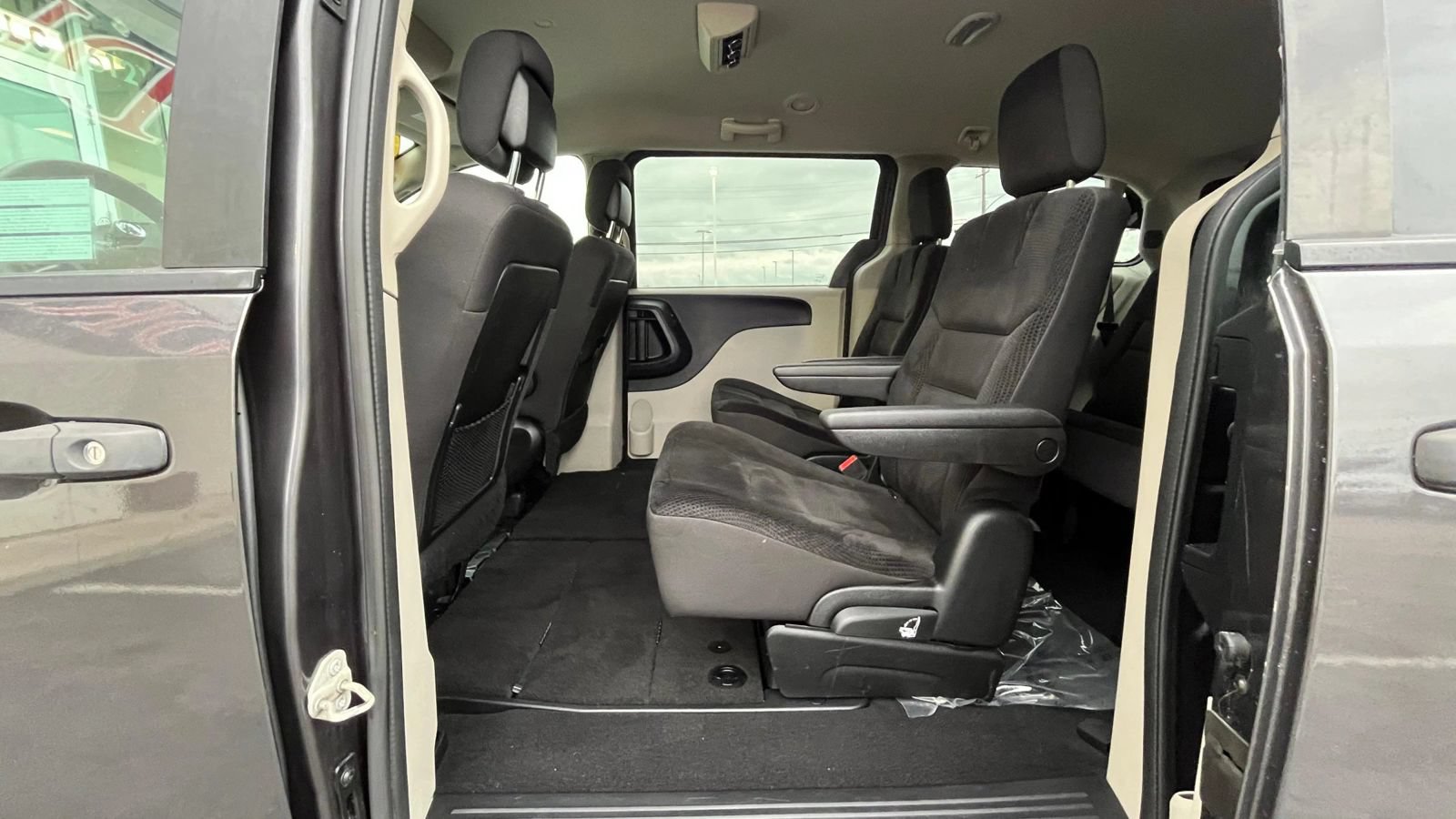 Used 2019 Dodge Grand Caravan SE w/ UConnect Hands-Free Group FWD image 33