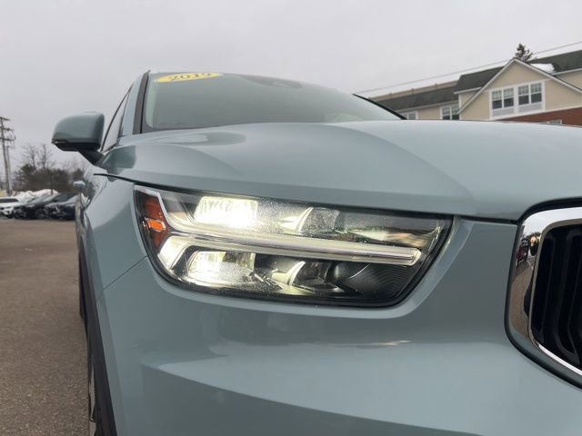 Used 2019 Volvo XC40 T5 Momentum image 11