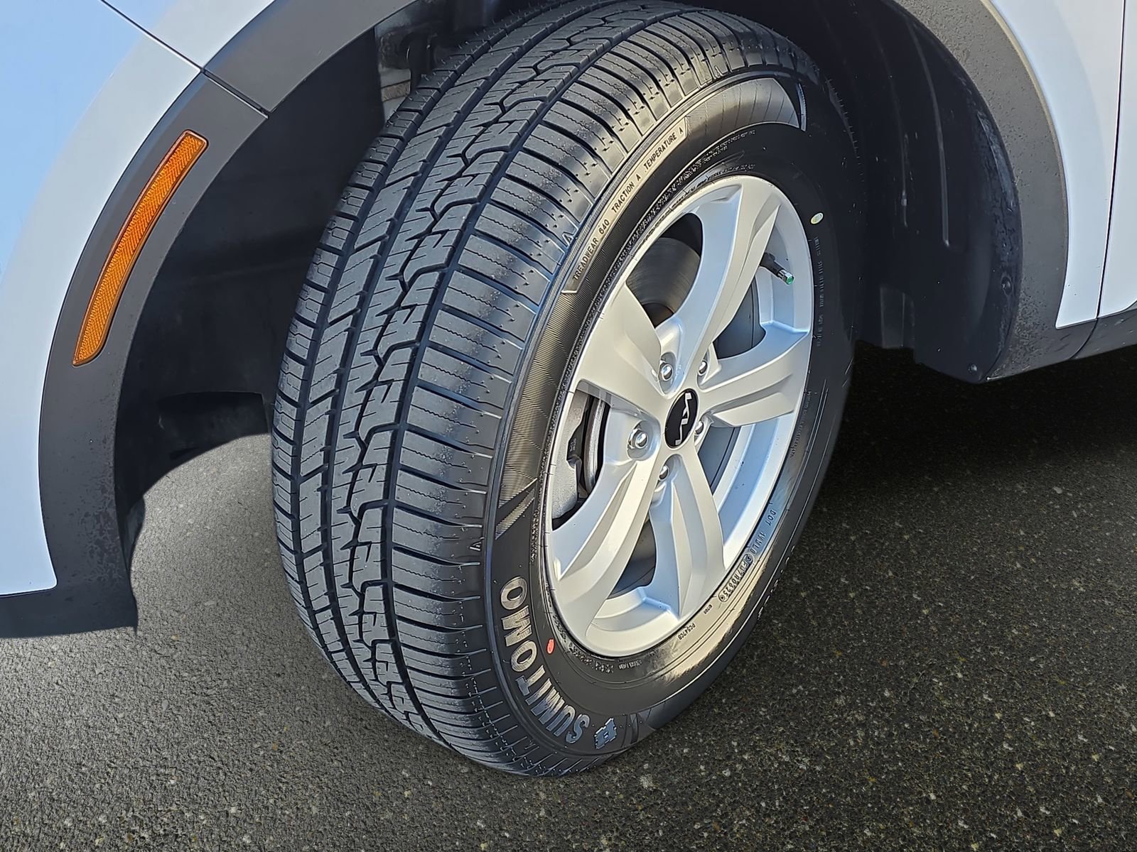 Used 2023 Kia Sorento LX image 32