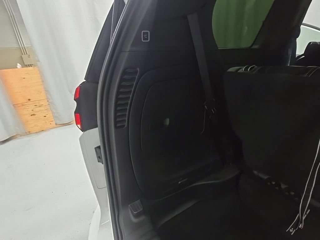 Used 2024 Chrysler Pacifica Limited FWD image 18
