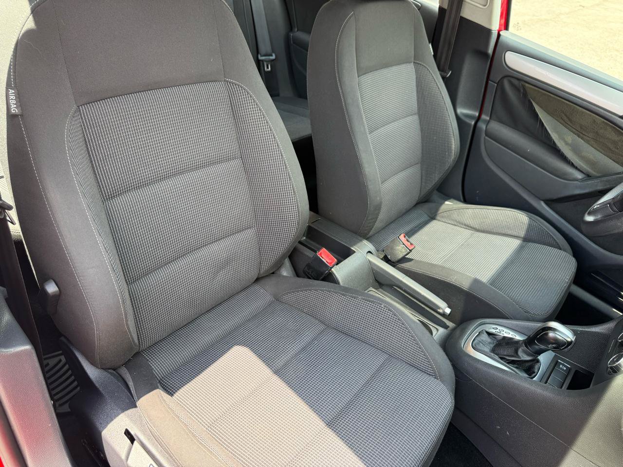 Used 2011 Volkswagen Golf 4-Door FWD image 9