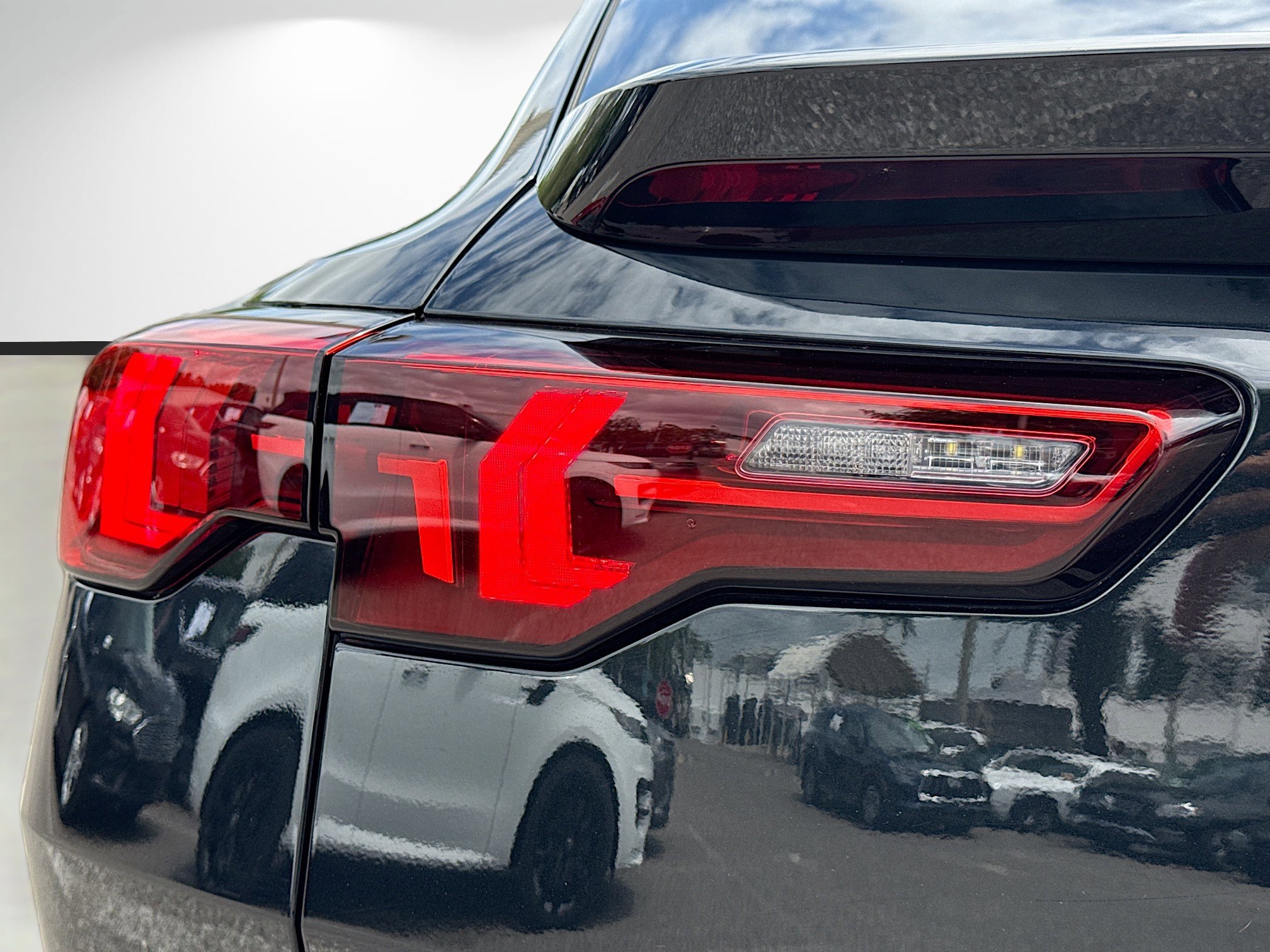 Used 2025 BMW X2 xDrive28i image 10