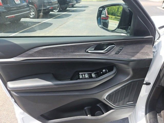 Used 2024 Jeep Grand Cherokee Overland w/ Trailer Tow Package image 8