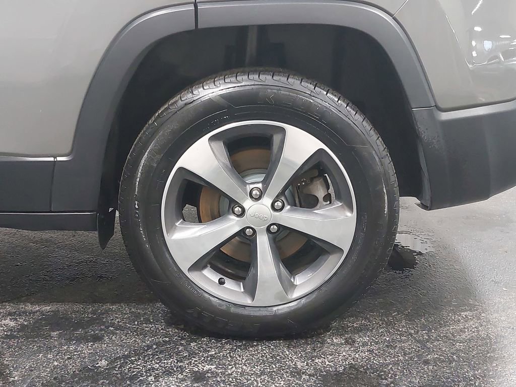 Used 2020 Jeep Cherokee Limited image 60