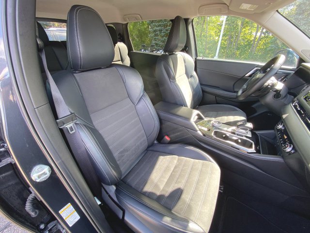 Used 2025 Mitsubishi Outlander SE FWD image 28