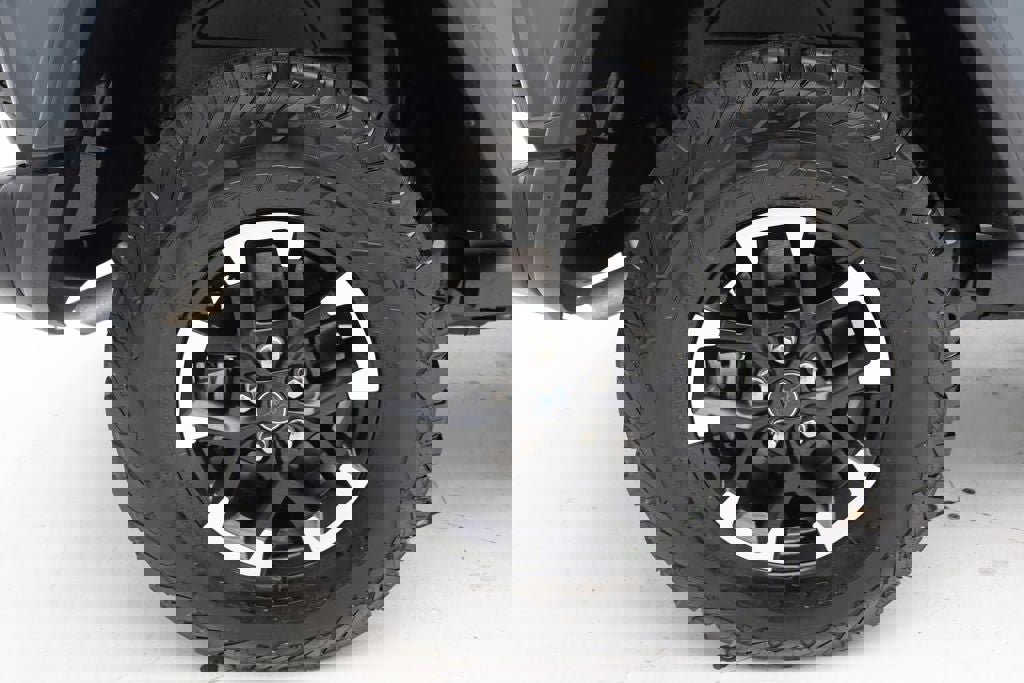 Used 2025 Jeep Wrangler Unlimited Rubicon 4xe w/ Convenience Group image 9