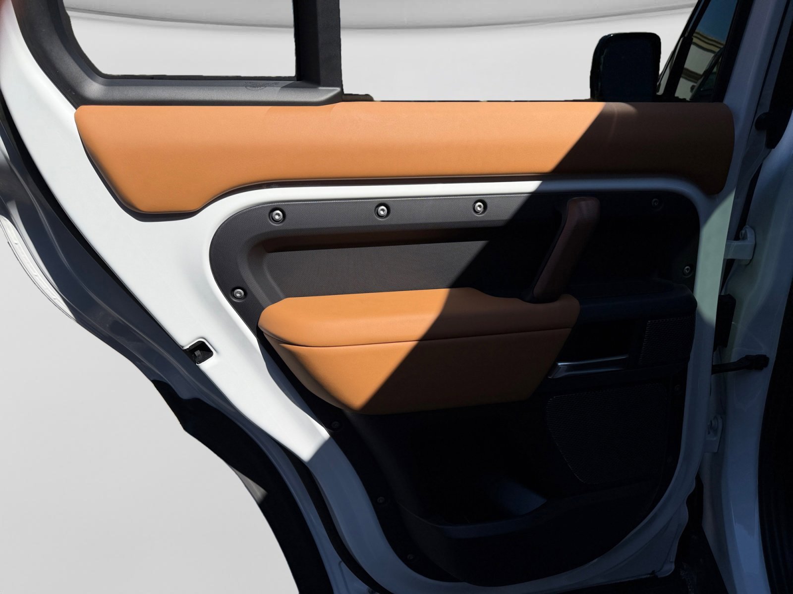 Used 2023 Land Rover Defender 110 X-Dynamic SE image 17