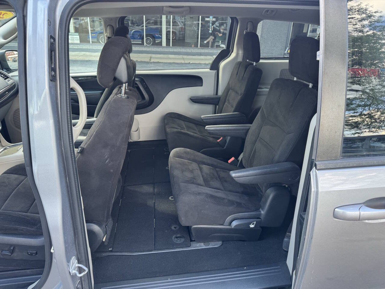 Used 2016 Dodge Grand Caravan SXT FWD image 10
