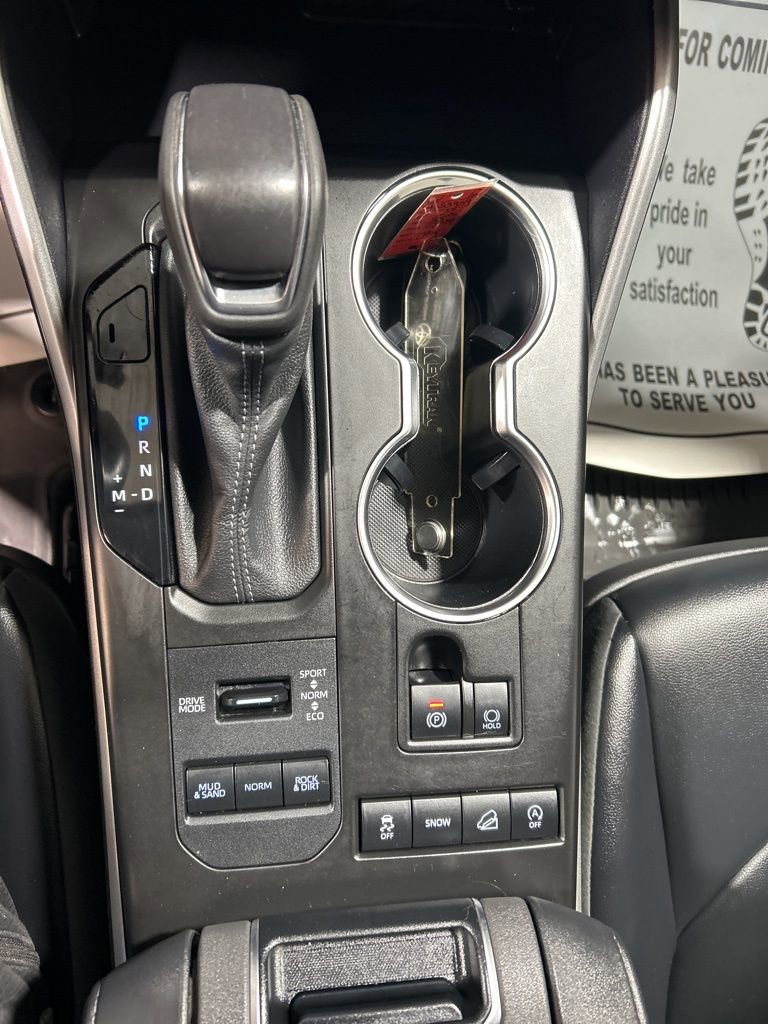 Used 2022 Toyota Highlander XLE image 31