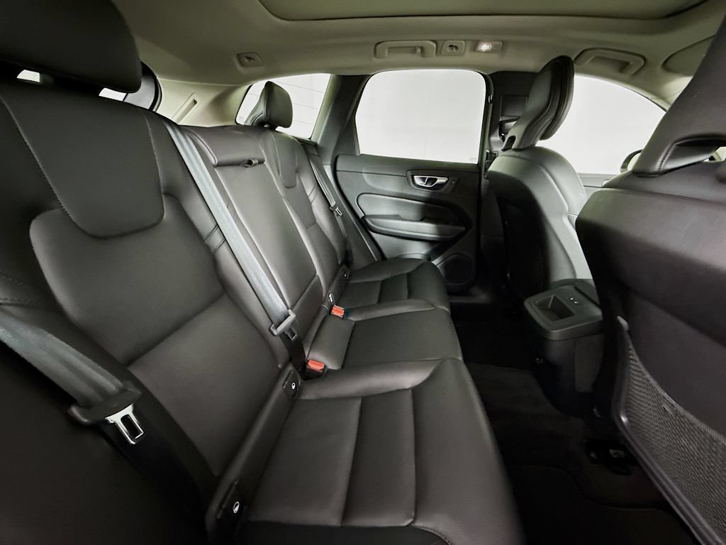 Used 2025 Volvo XC60 B5 Core AWD/4WD image 23