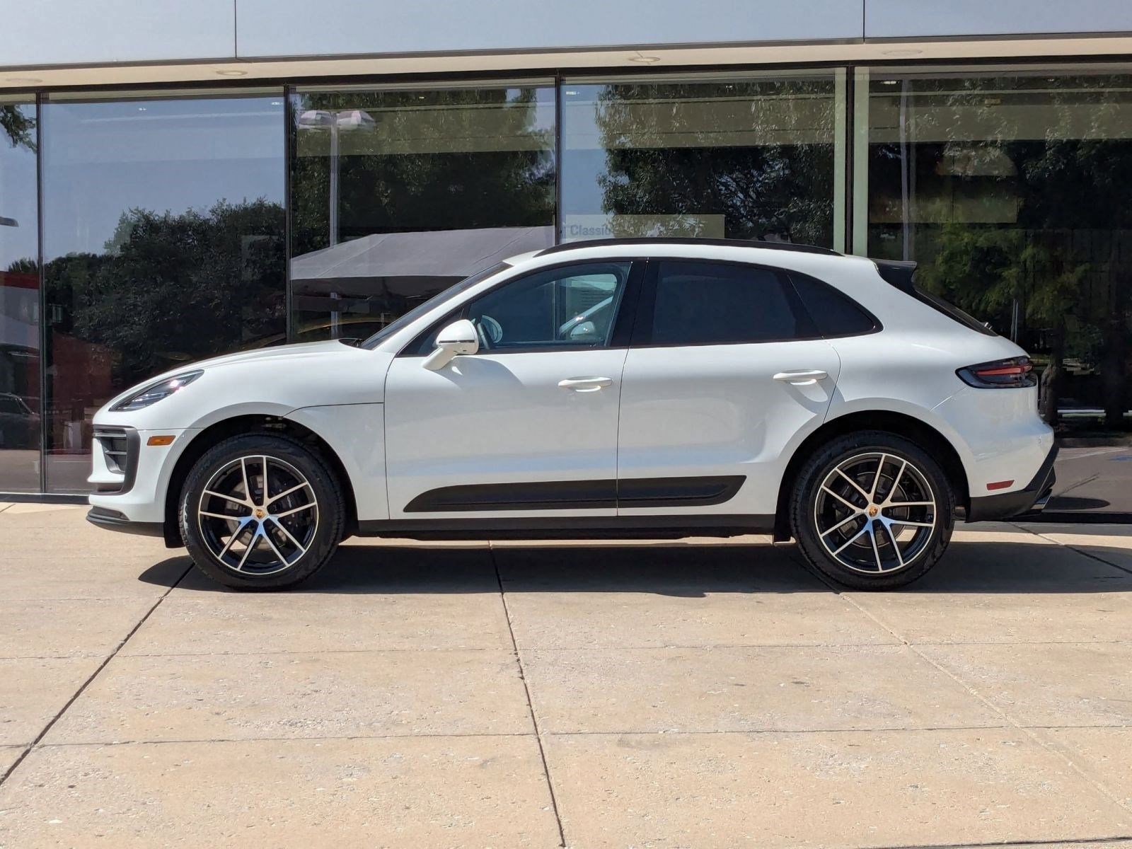 Certified 2025 Porsche Macan video 2