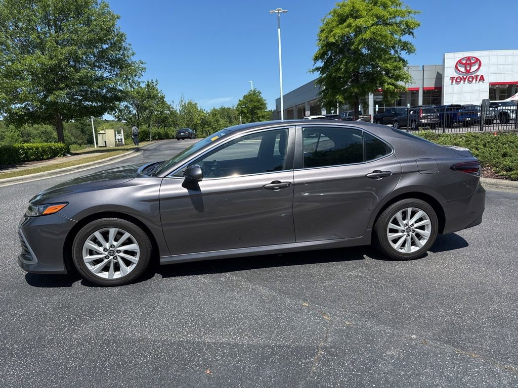 Used 2022 Toyota Camry LE FWD image 3