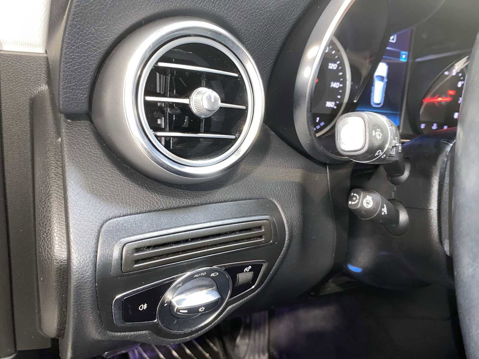 Used 2020 Mercedes-Benz GLC 300 4MATIC image 24