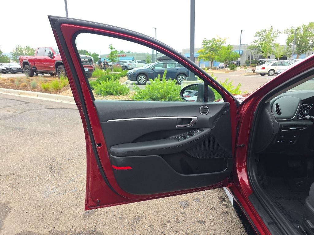 Used 2023 Hyundai Sonata SEL w/ Convenience Package FWD image 9