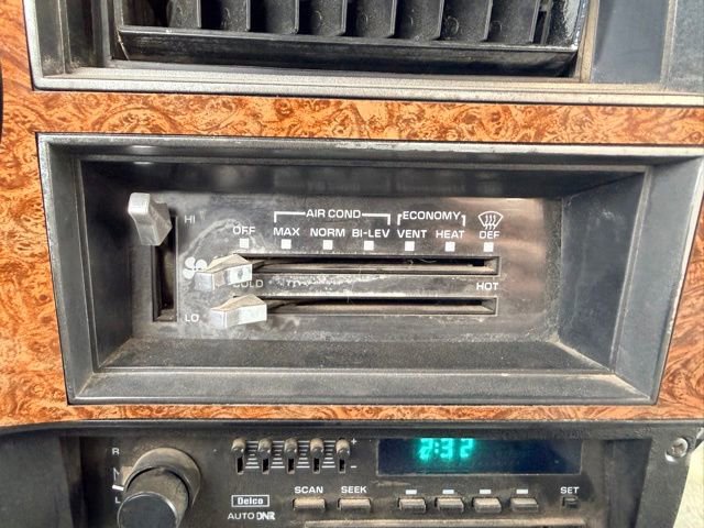 Used 1990 Chevrolet Suburban 4WD image 21