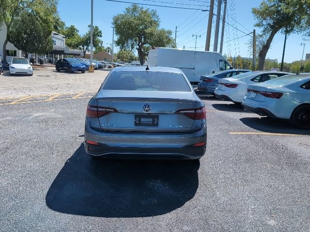 Used 2023 Volkswagen Jetta SE image 6