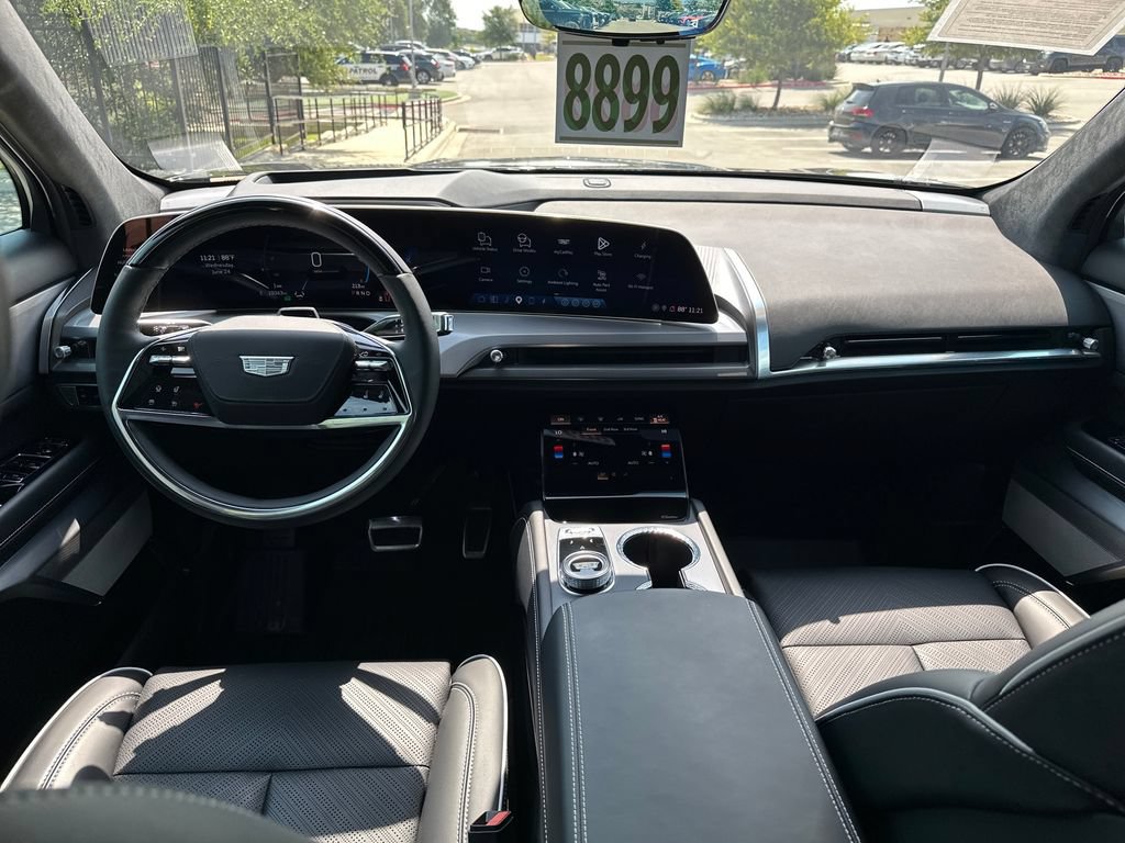 Used 2026 Cadillac Vistiq Platinum w/ LPO, Floor Liner Package AWD/4WD image 30