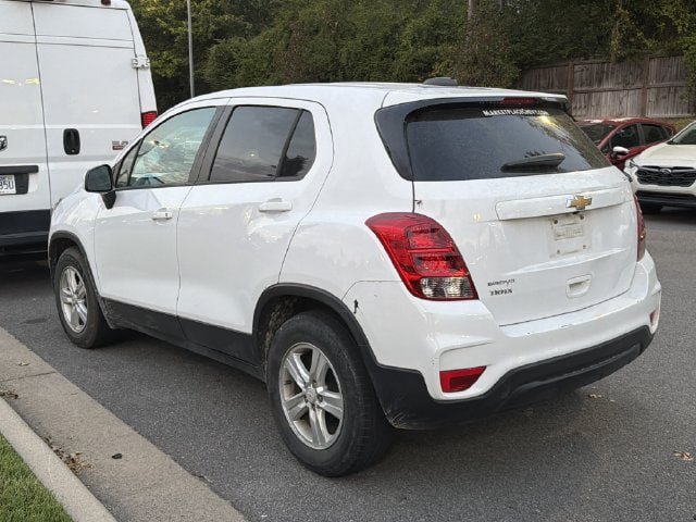 Used 2021 Chevrolet Trax LS w/ Tint and Cruise Package FWD image 3