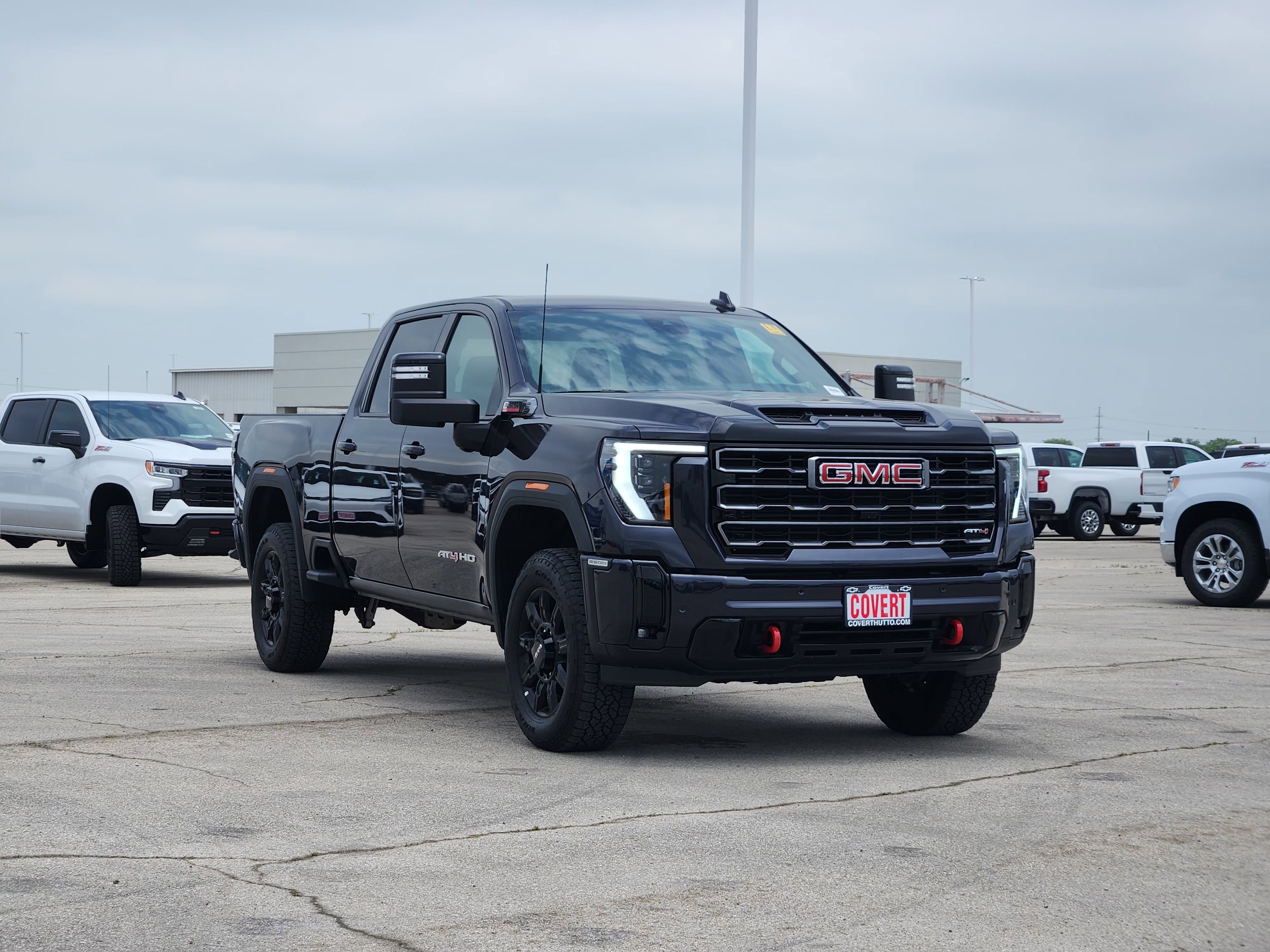 Used 2026 GMC Sierra 2500 AT4 AWD/4WD image 3