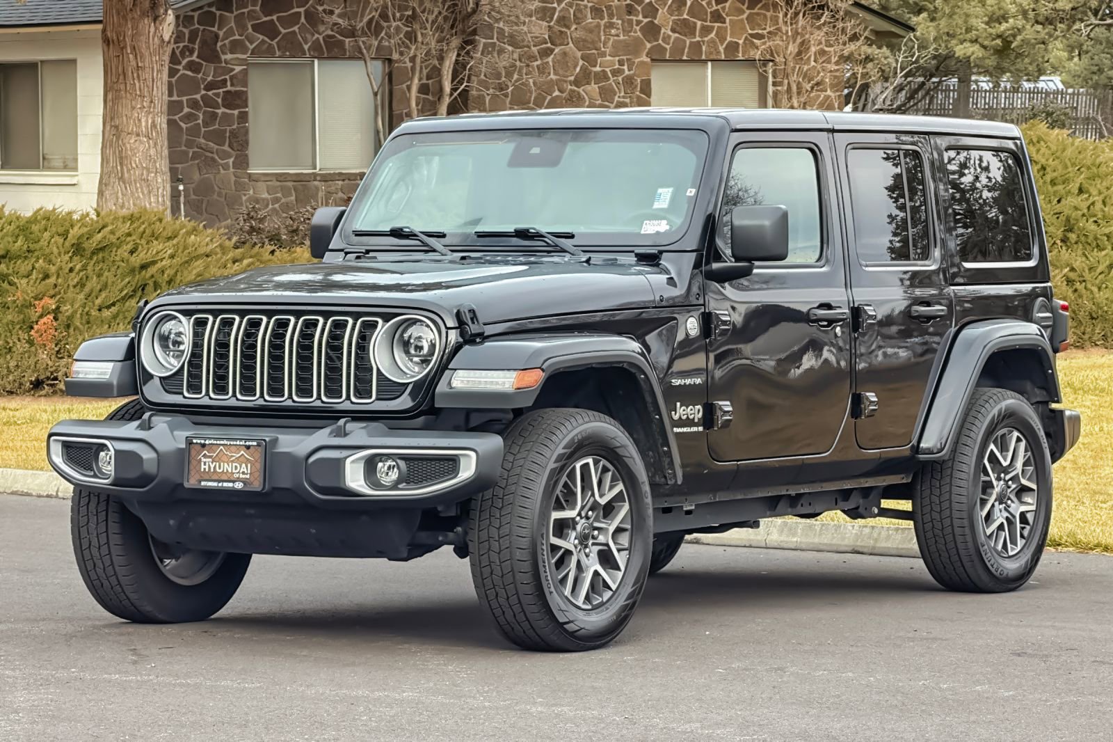 Used 2024 Jeep Wrangler Sahara image 9