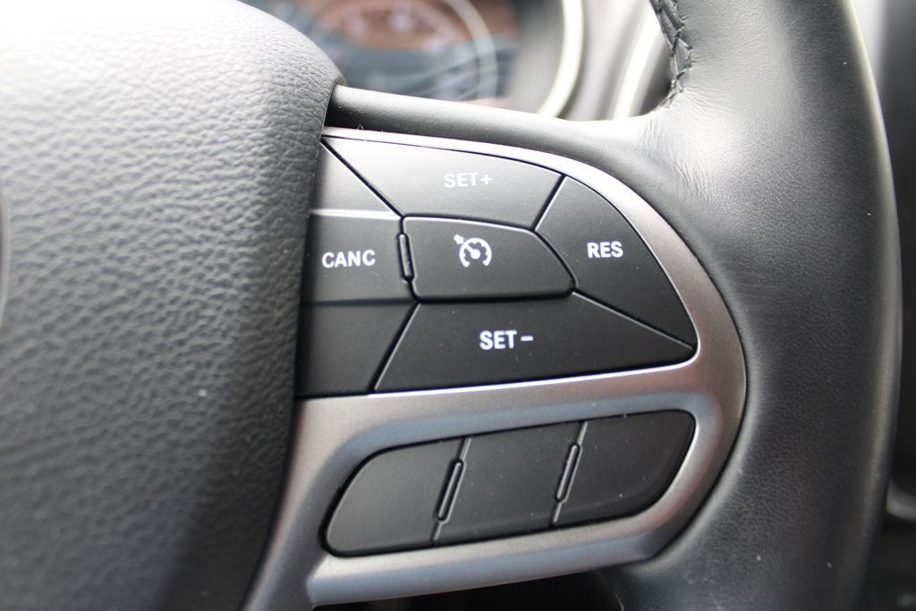 Used 2019 Jeep Cherokee Latitude Plus w/ Comfort/Convenience Group AWD/4WD image 20
