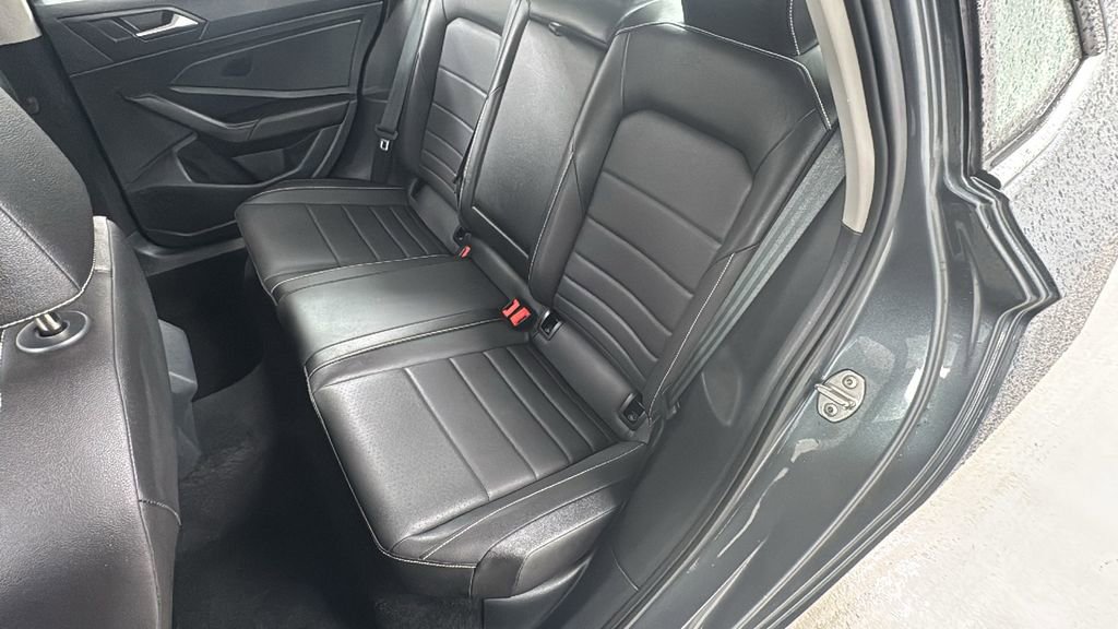 Used 2024 Volkswagen Jetta SE image 12