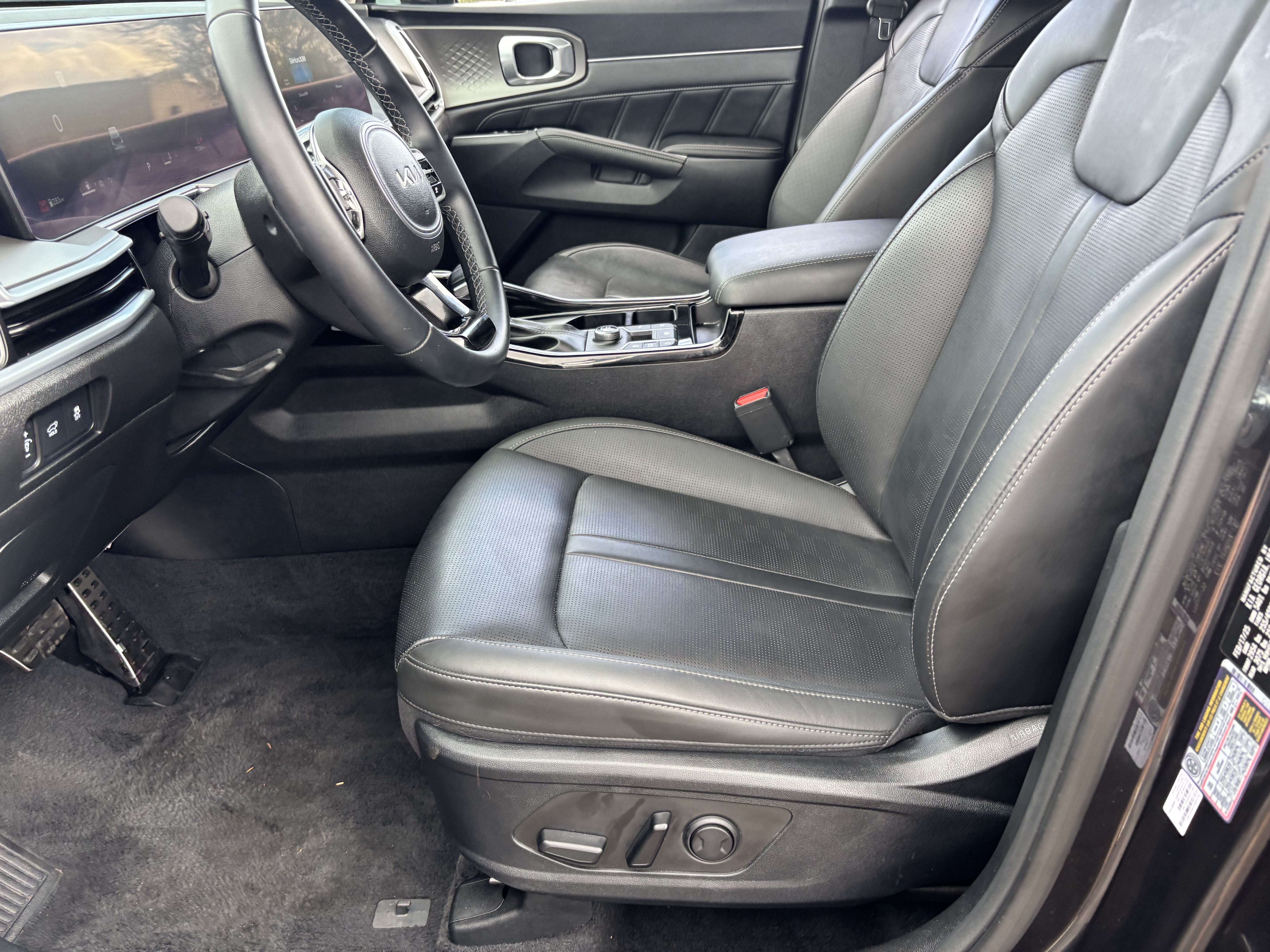 Used 2025 Kia Sorento SX FWD image 18