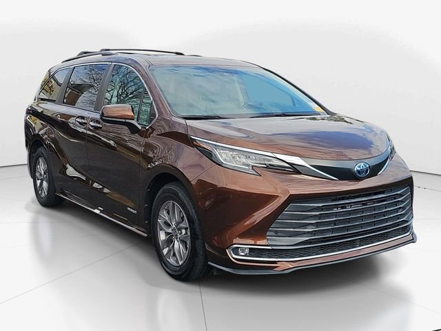 Used 2021 Toyota Sienna XLE