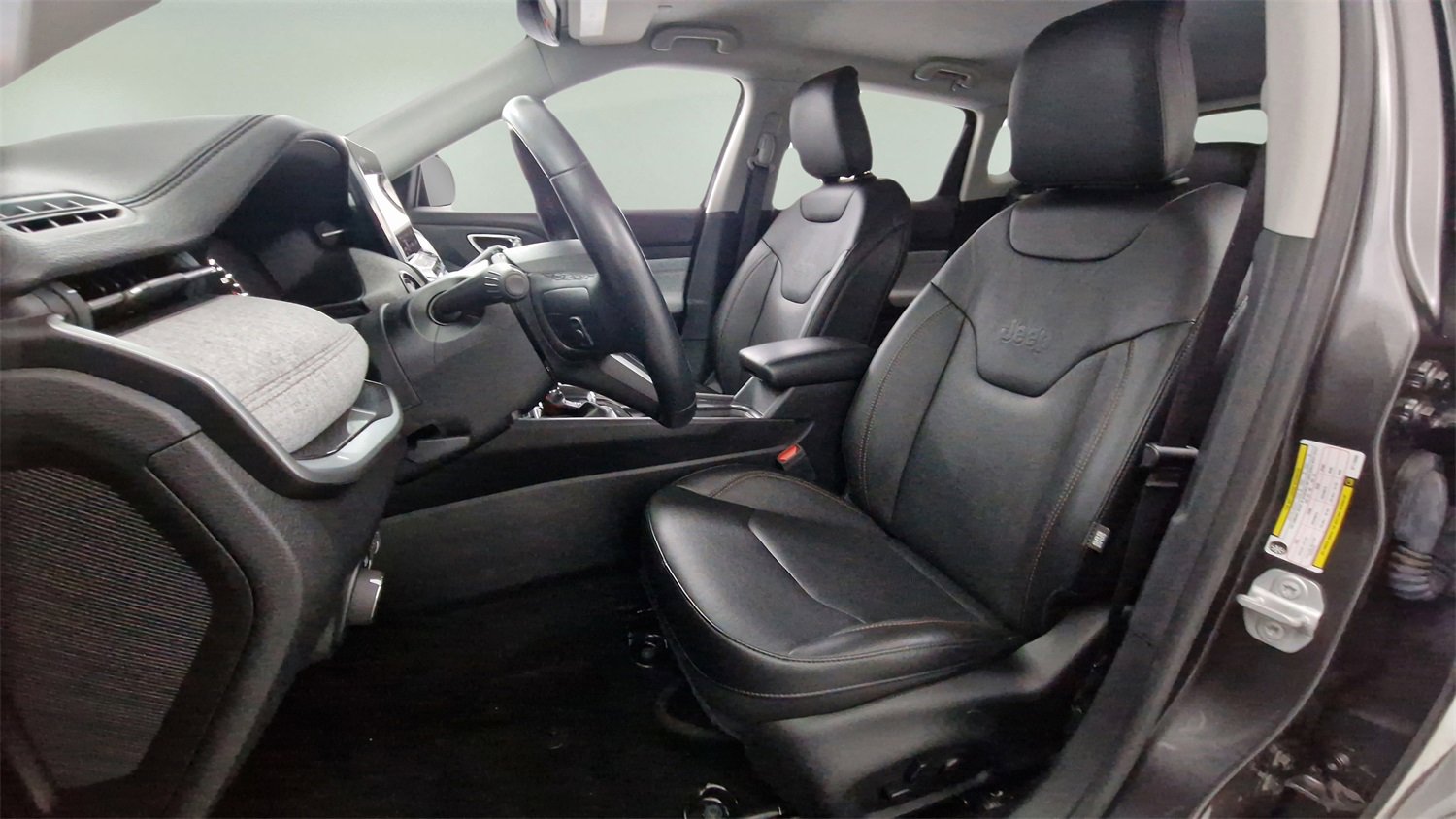 Used 2022 Jeep Compass Latitude image 13