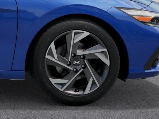 Used 2025 Hyundai Elantra Limited FWD image 10