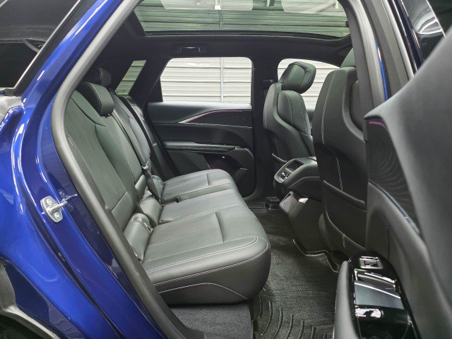 Used 2024 Cadillac Lyriq Sport AWD/4WD image 17