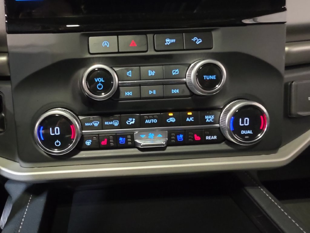 Used 2024 Ford Expedition XLT AWD/4WD image 17