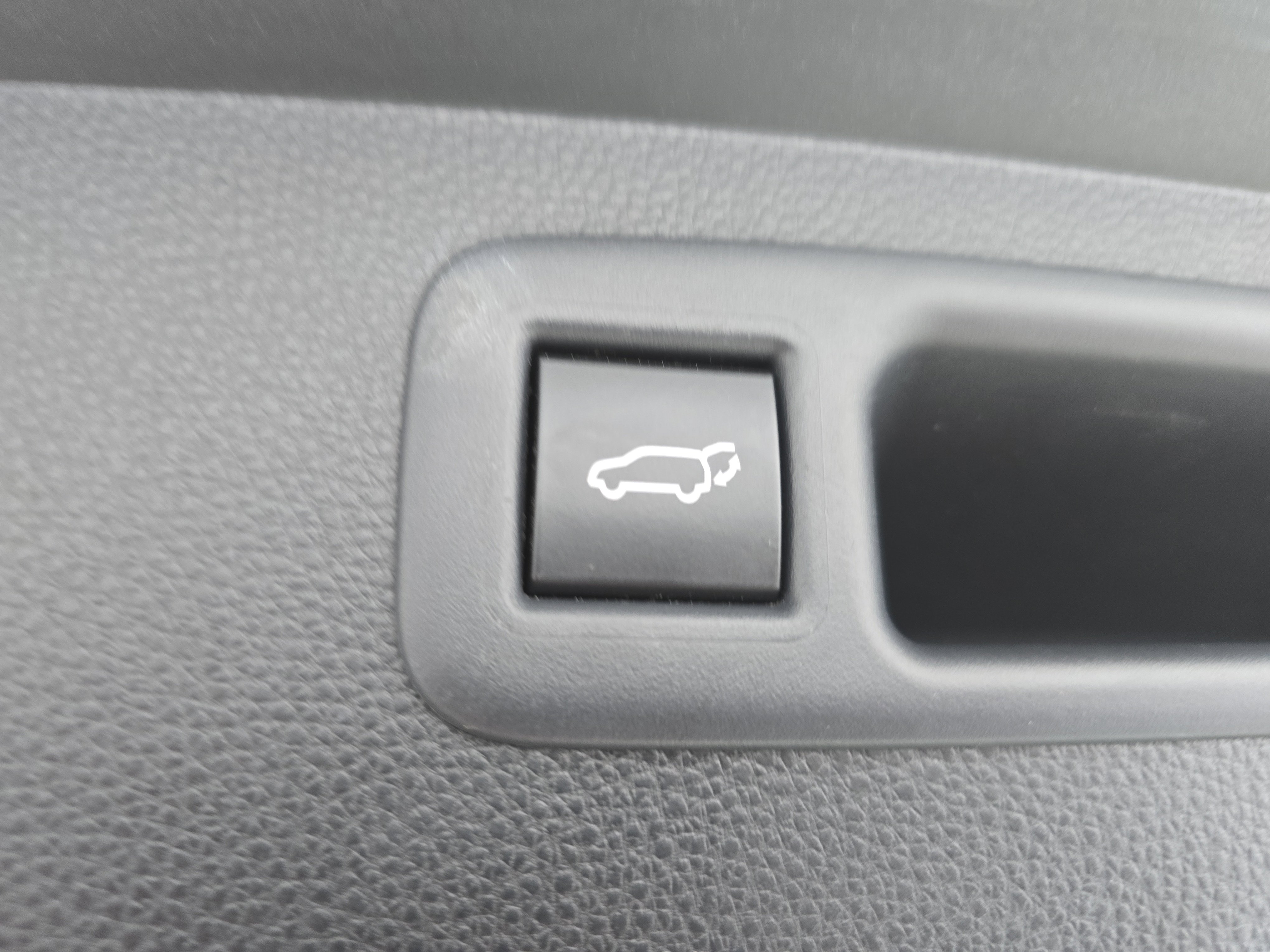 Used 2023 Toyota Highlander L image 14